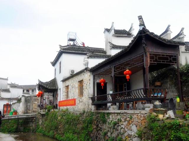 省政协十三届二次会议举行第二次全体会议